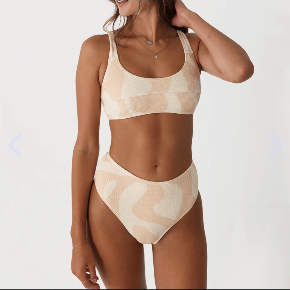 “Tulum” Bikini Top & High Waisted Bottoms - L